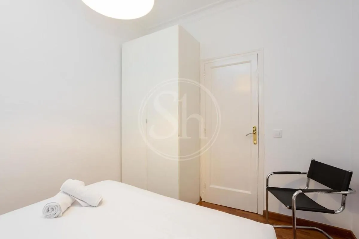 アパート Elegante Apartamento Cerca De La Sagrada Familia I バルセロナ