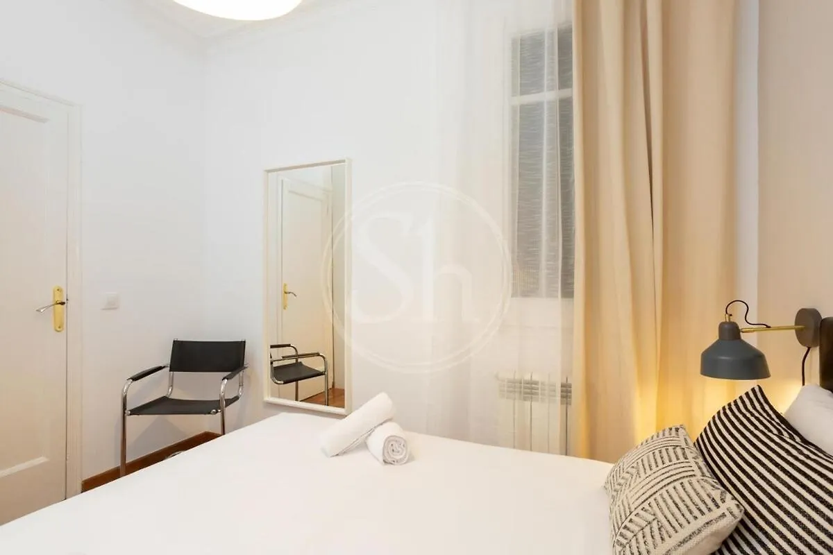 Elegante Apartamento Cerca De La Sagrada Familia I バルセロナ スペイン