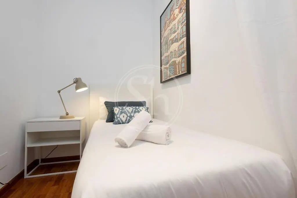 Elegante Apartamento Cerca De La Sagrada Familia I Barcelona Spanje